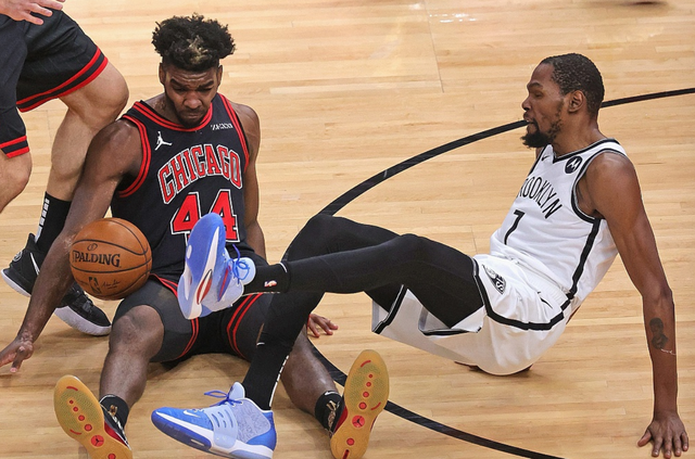 包含社区盾倒计时，俄克拉荷马雷霆关键时刻回应争议，细节引发关注，态度坚定，训练强度明显提升的词条