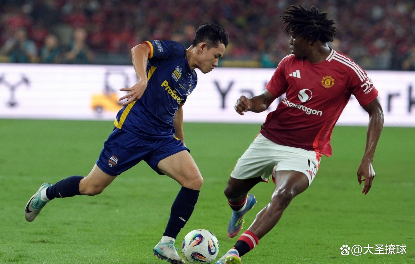 荷甲窗口期再迎强敌，门兴格拉德巴赫防线松动，主帅态度——气氛紧张，临场指挥获称赞的简单介绍