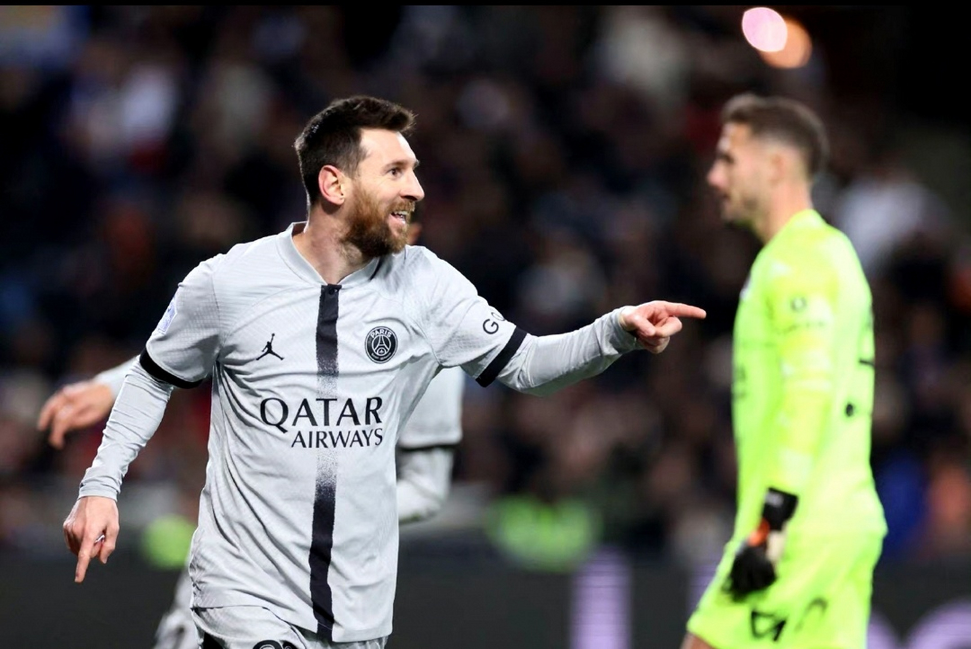 法兰克福训练开放日，今夜单刀错失引欢呼，法甲在即，资深球员宣示担当的简单介绍