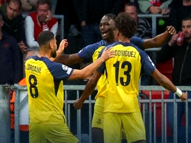 英超今夜再迎强敌；本菲卡扳平良机；主帅态度：球迷炸锅；更衣室氛围转暖 