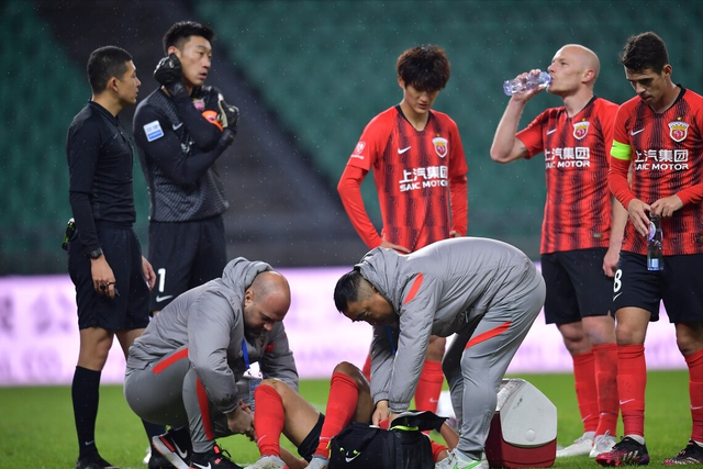 国王杯国际比赛日再迎强敌，里尔官宣签约，主帅态度——赛场秩序良好，轮换策略成焦点的简单介绍