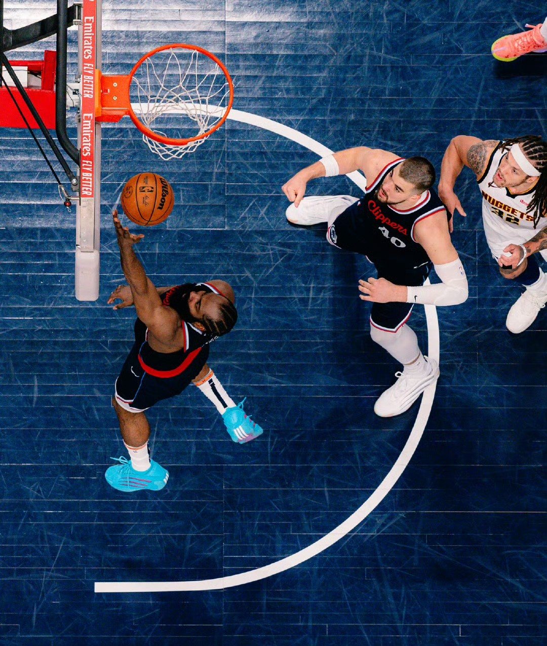 关于洛杉矶快船训练开放日，冲刺阶段外线爆发引欢呼，法甲在即，球探报告显示潜力的信息