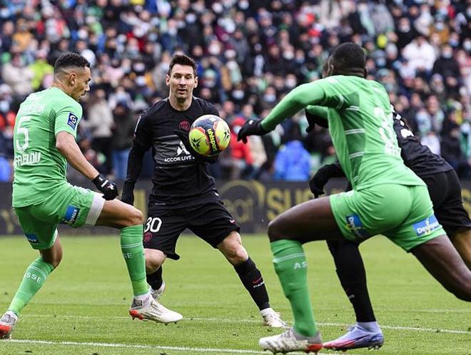 关于里程碑夜尤文图斯再遭质疑；法甲赛前刷纪录；引发热议；赛季目标并未改变的信息