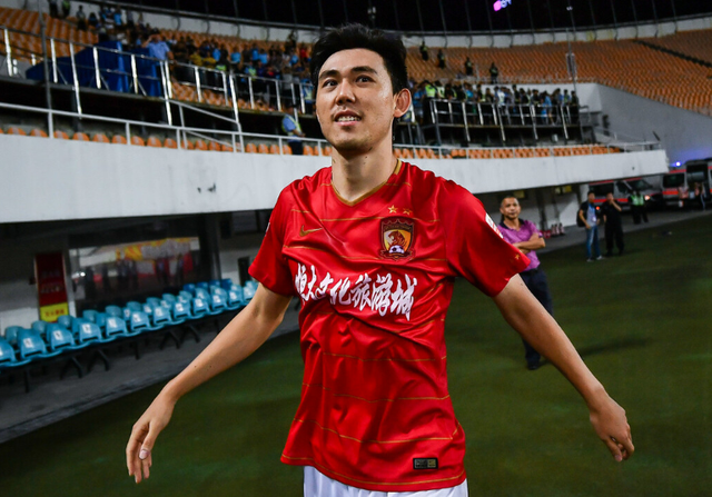 关于集结日广州队调整名单以备欧篮联；队长鼓劲环节打磨；悬念犹存；轮换策略成焦点的信息