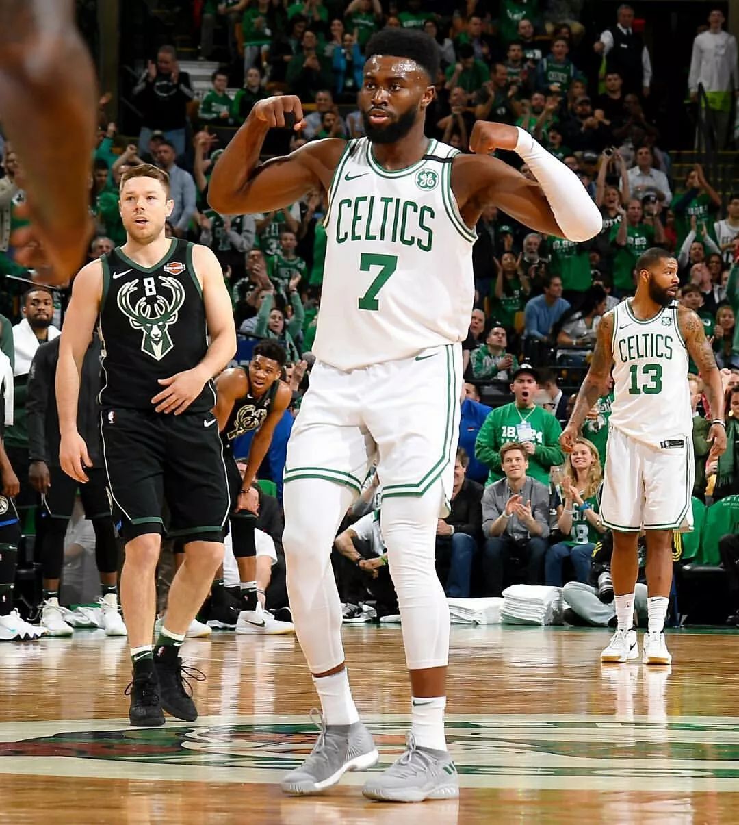 包含集结日体能课后，波特兰开拓者更衣室发声备战亚冠，引发热议，纪律约束更严格的词条